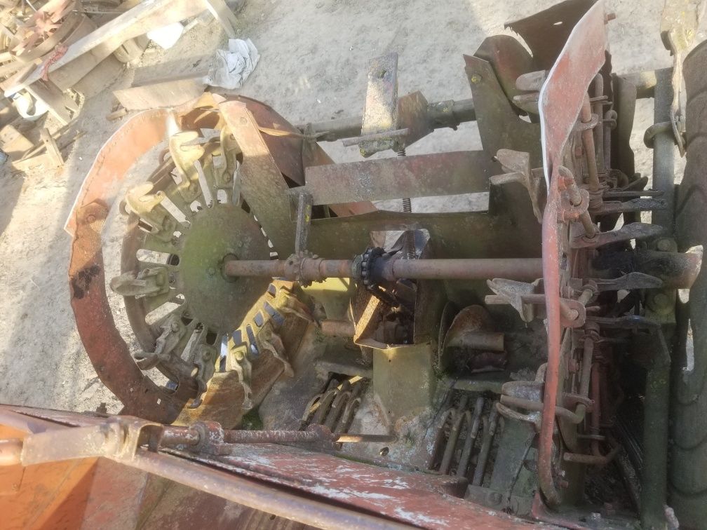 Продам половину картоплесаджалки сн-4б