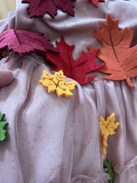 Sukienka na bal jesienny flisowe listki