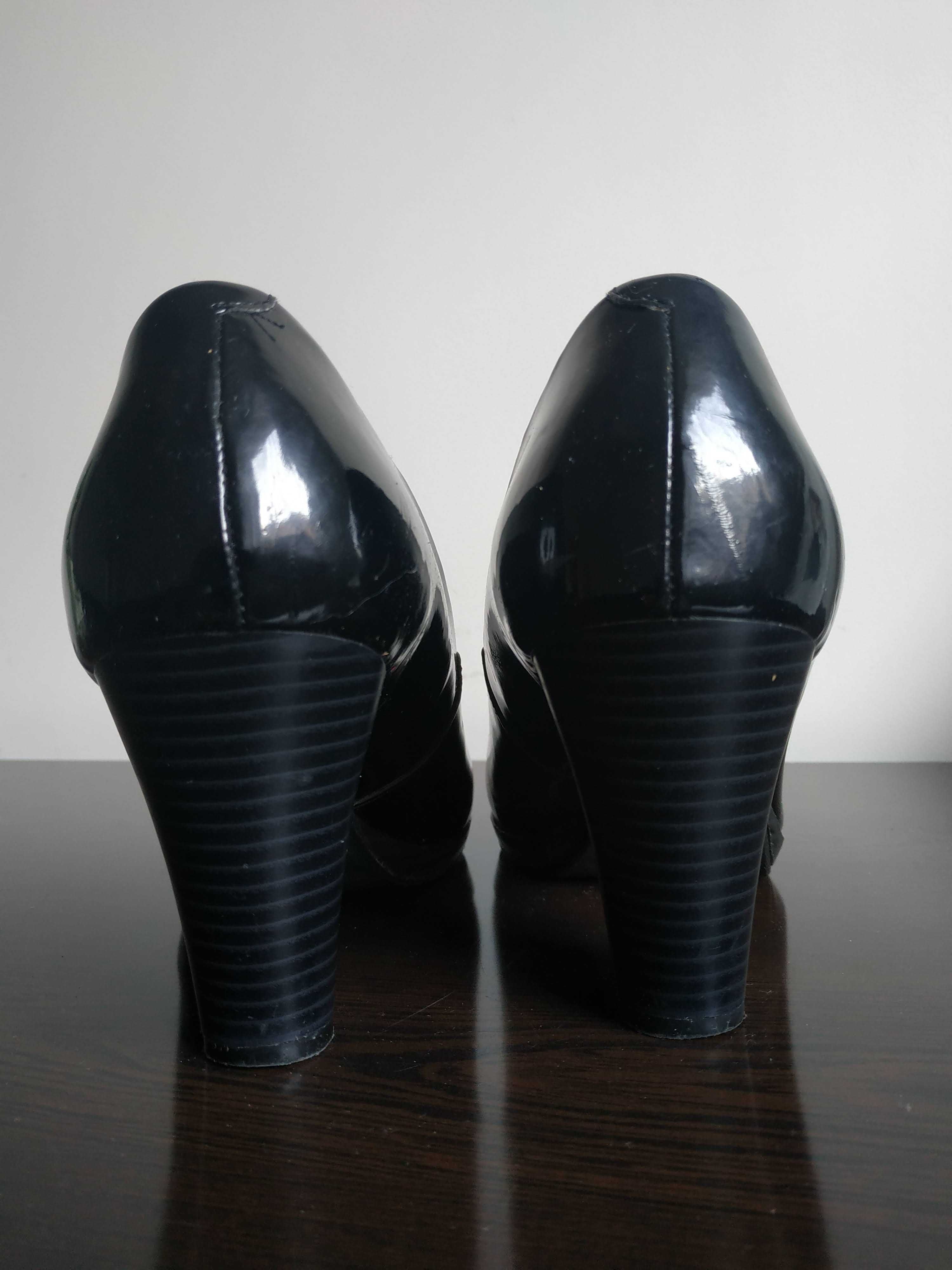 Czarne półbuty czółenka skóra naturalna lakierowana Clarks r. 40 (6,5)