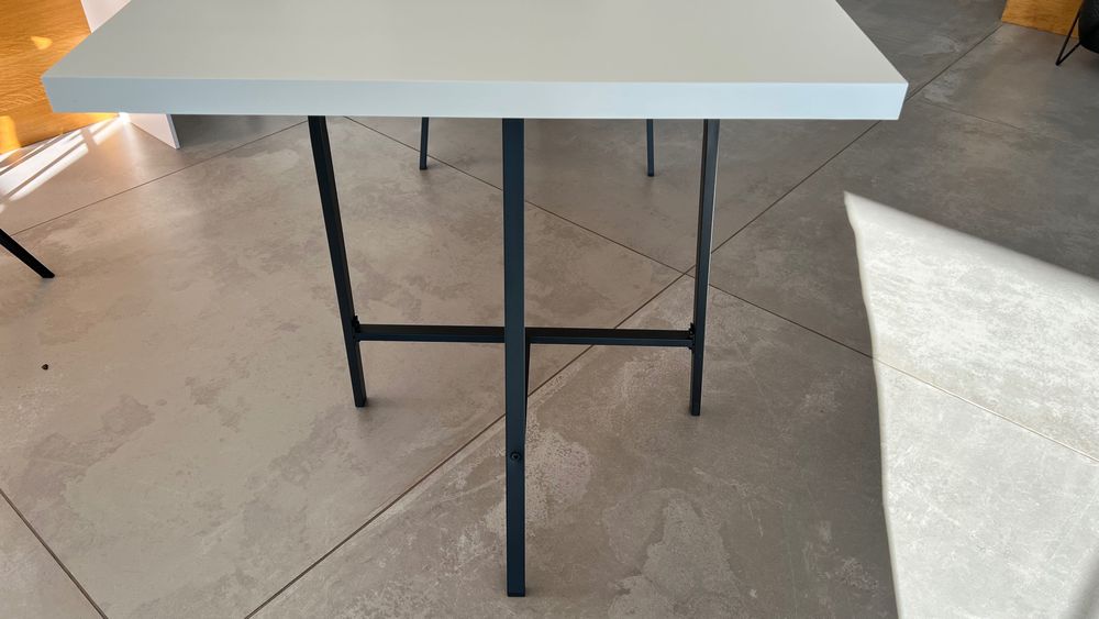 Stół IKEA – biały blat drewniany + metalowe nogi typu kozioł
