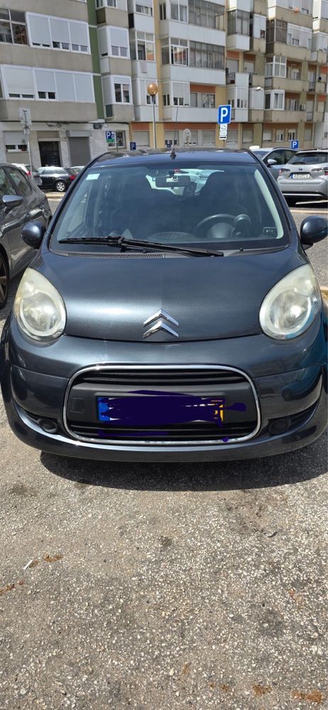 Citroen C1 com 5 portas.