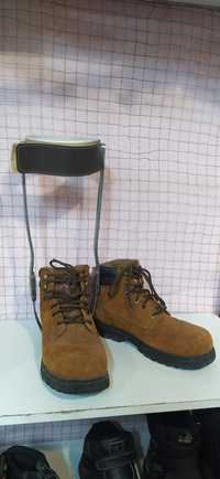 Ботинки и кроссовки с реабилитационным креплением  при падающей стопе