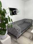 Ekskluzywna sofa Chesterfield 3-osobowa – welur szary, styl glamour