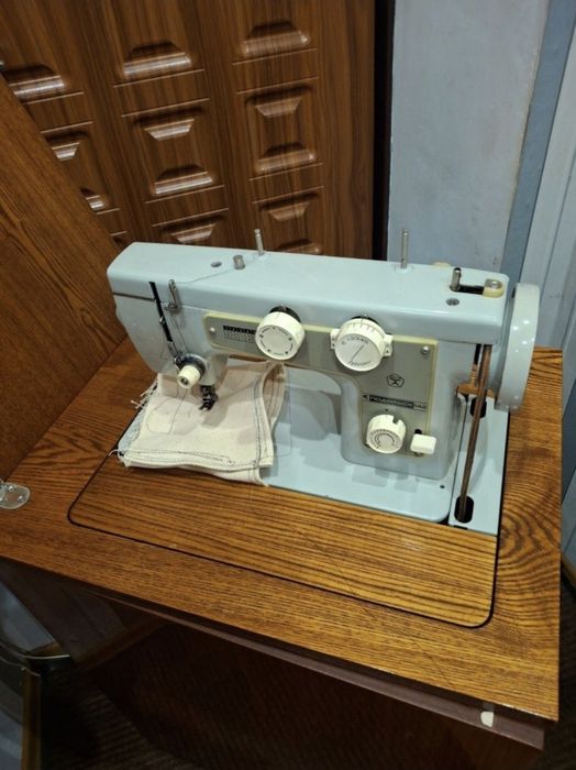 Швейная машинка Подольск 142