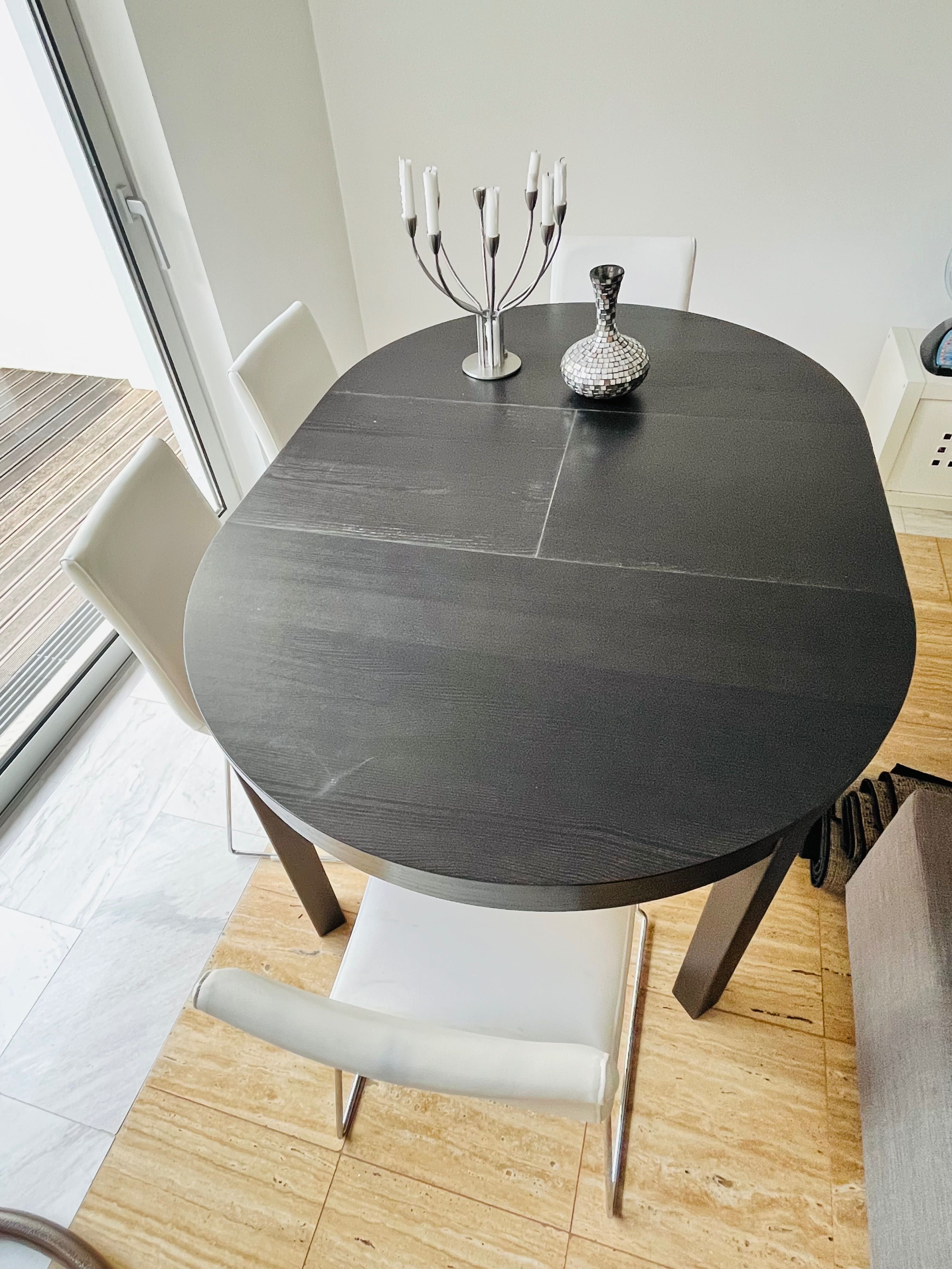 Mesa extensível e 4 cadeiras