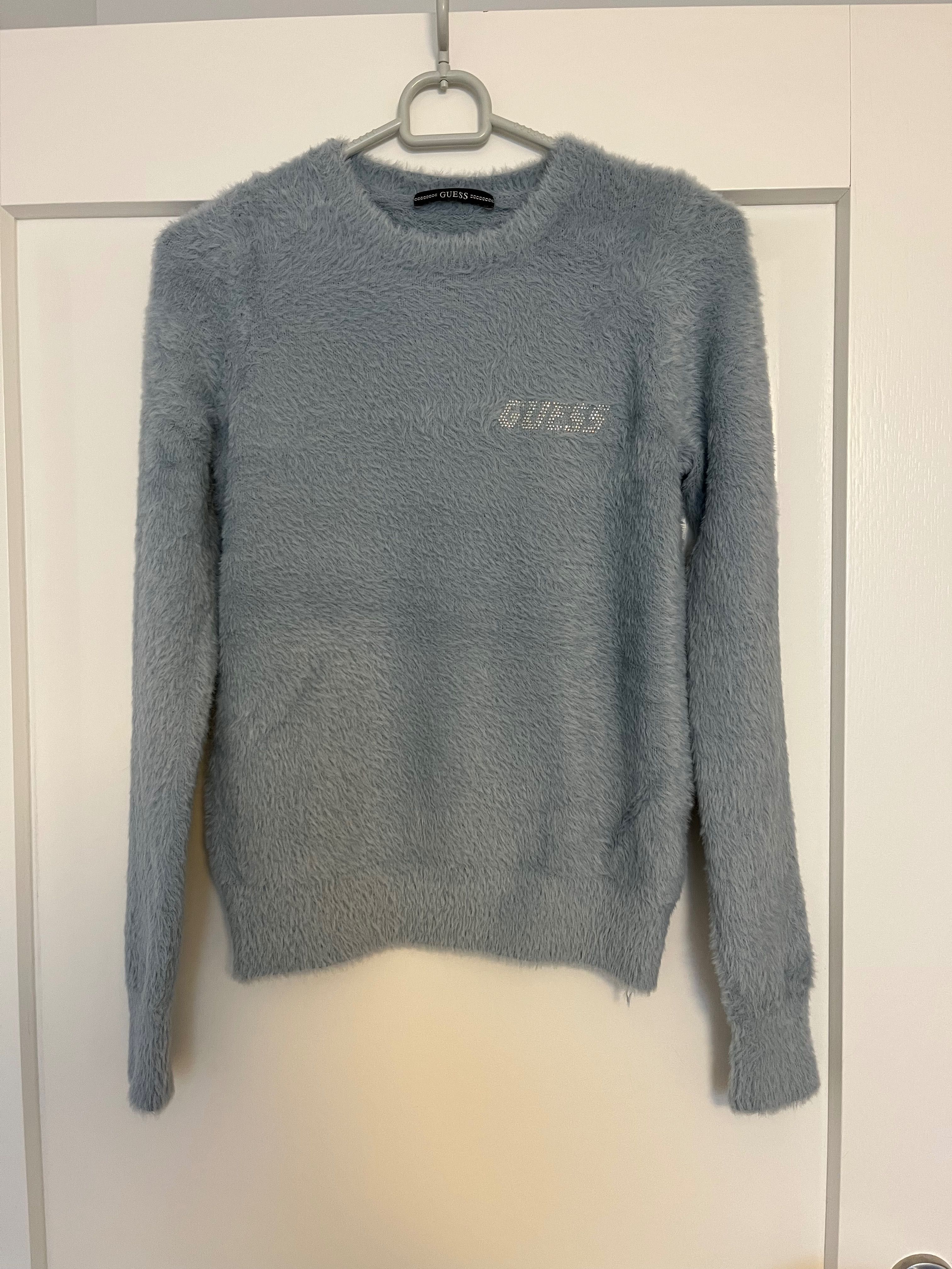 Sweter marki Guess