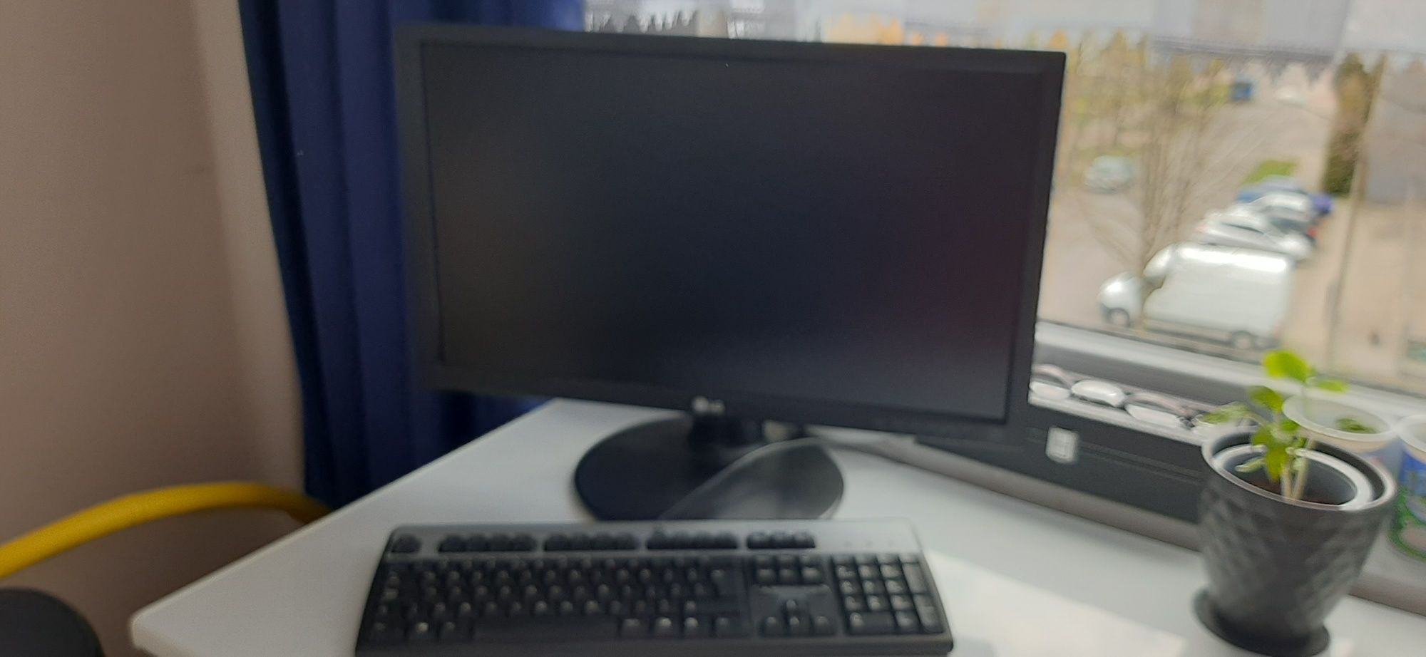 Komputer stacjonarny,monitor,klawiatura