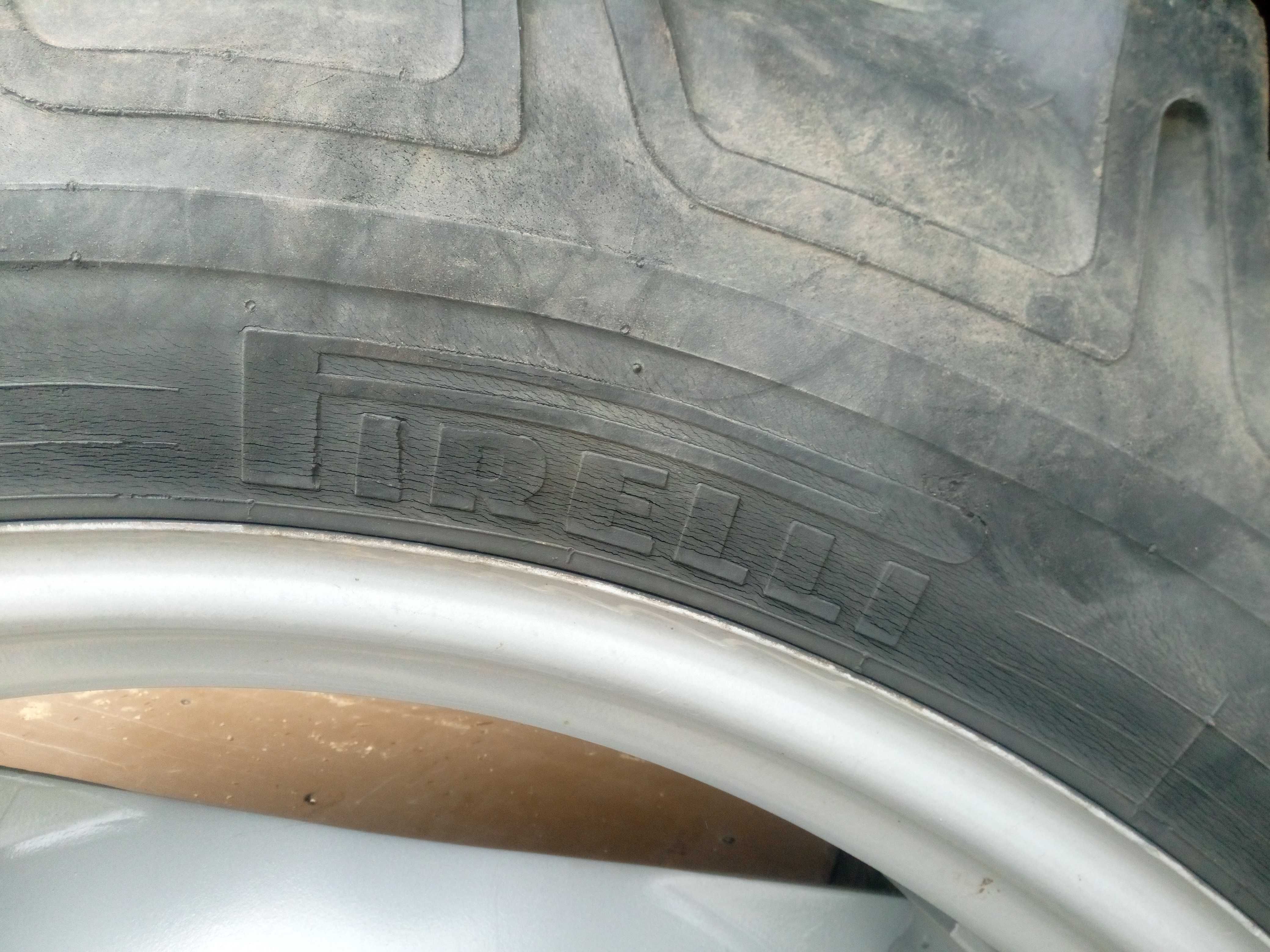 Koła 13.6 R 36 340/85 R 36