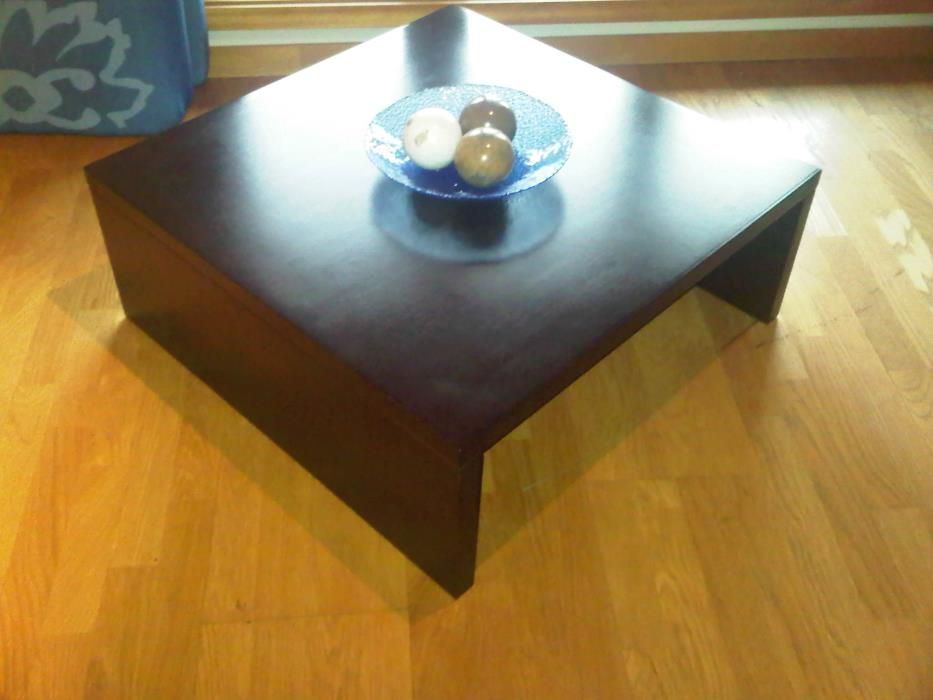 Mesa de sala em madeira 90x90x35cm