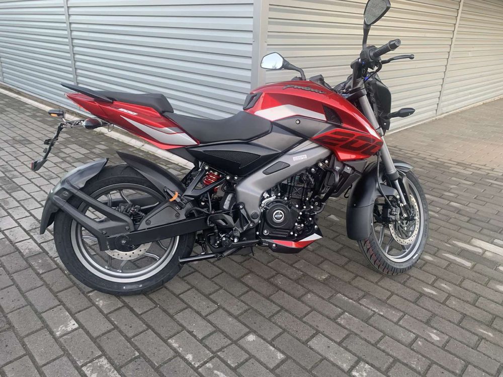 Новий мотоцикл BAJAJ PULSAR NS200, 2024