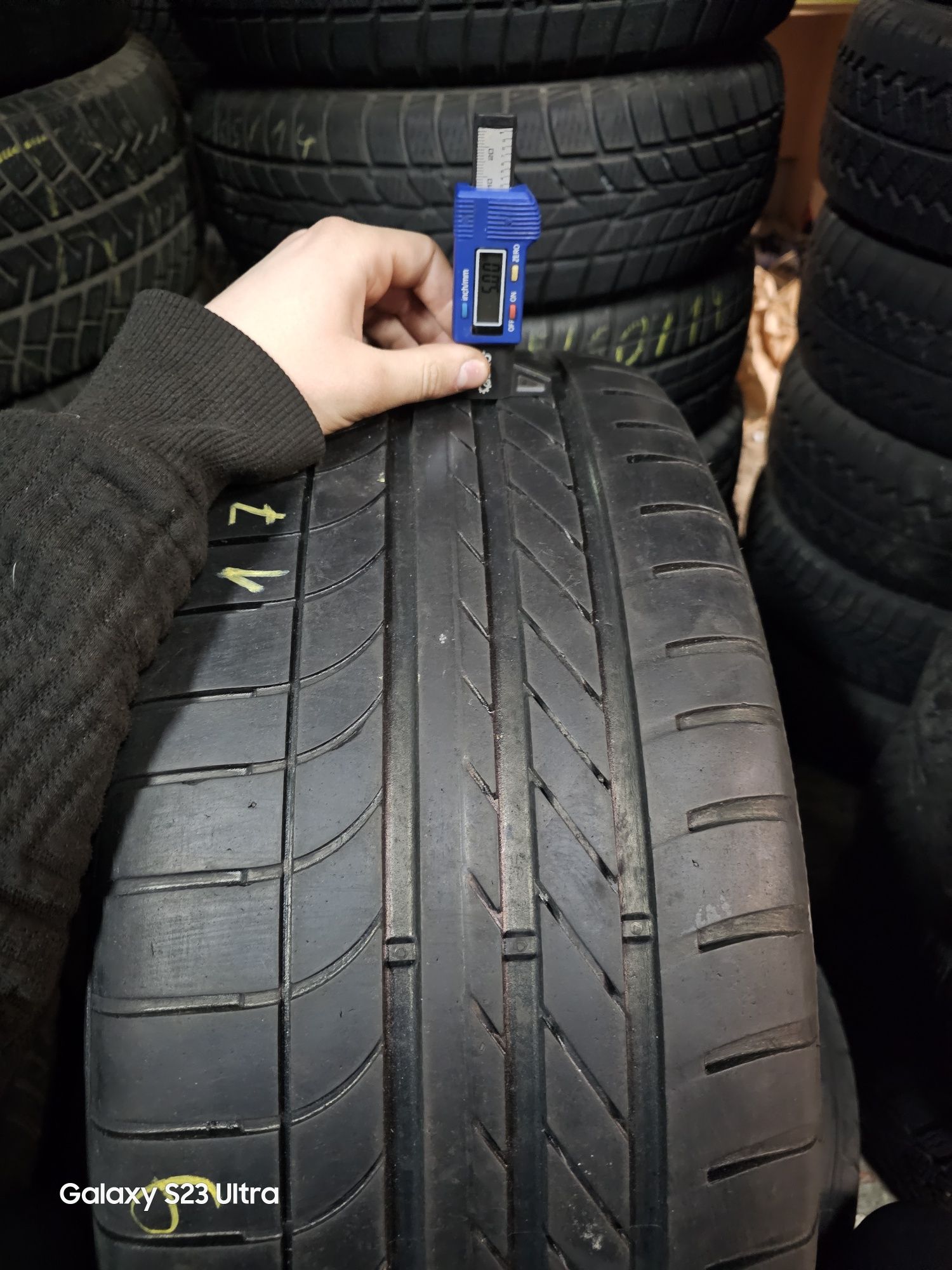 2 sztuki używanych opon letnich Goodyear 245/40R19