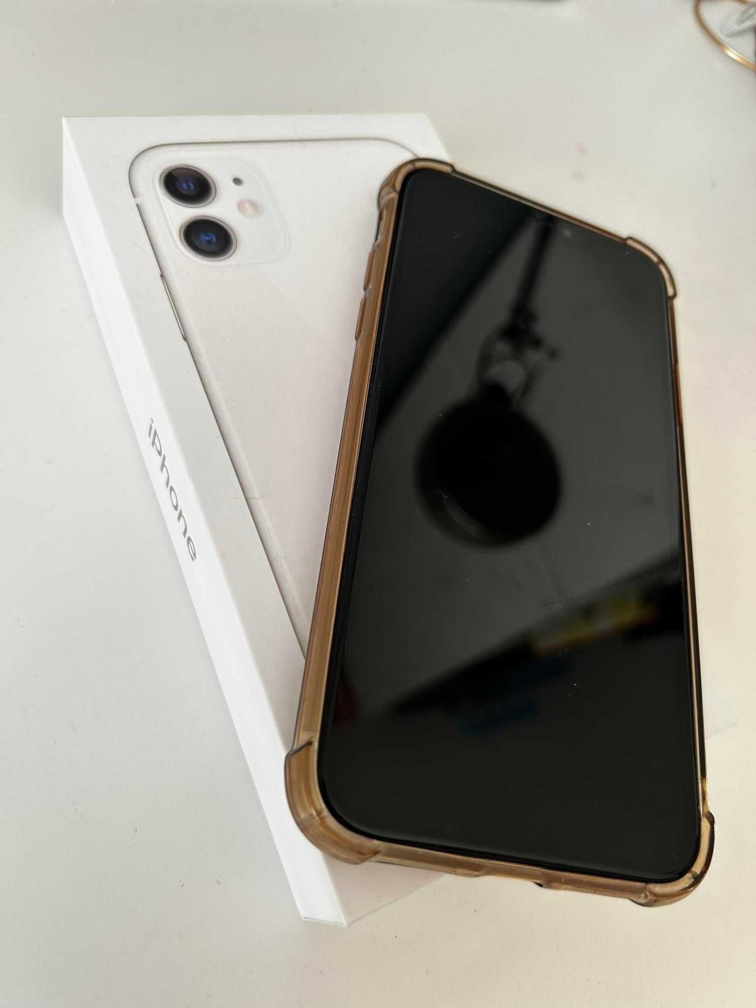 IPhone 11 (biały) w dobrym stanie (2x  etui + kabel gratis)