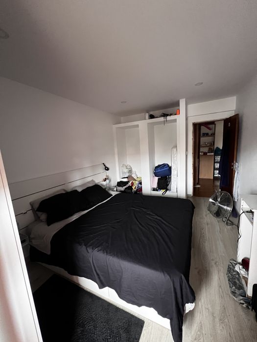 Cama e cabeceira nordli