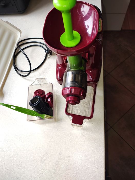 Wyciskarka wolnoobrotowa do soków