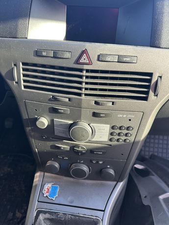 Opel astra H III 3 radio CDC 40 opera