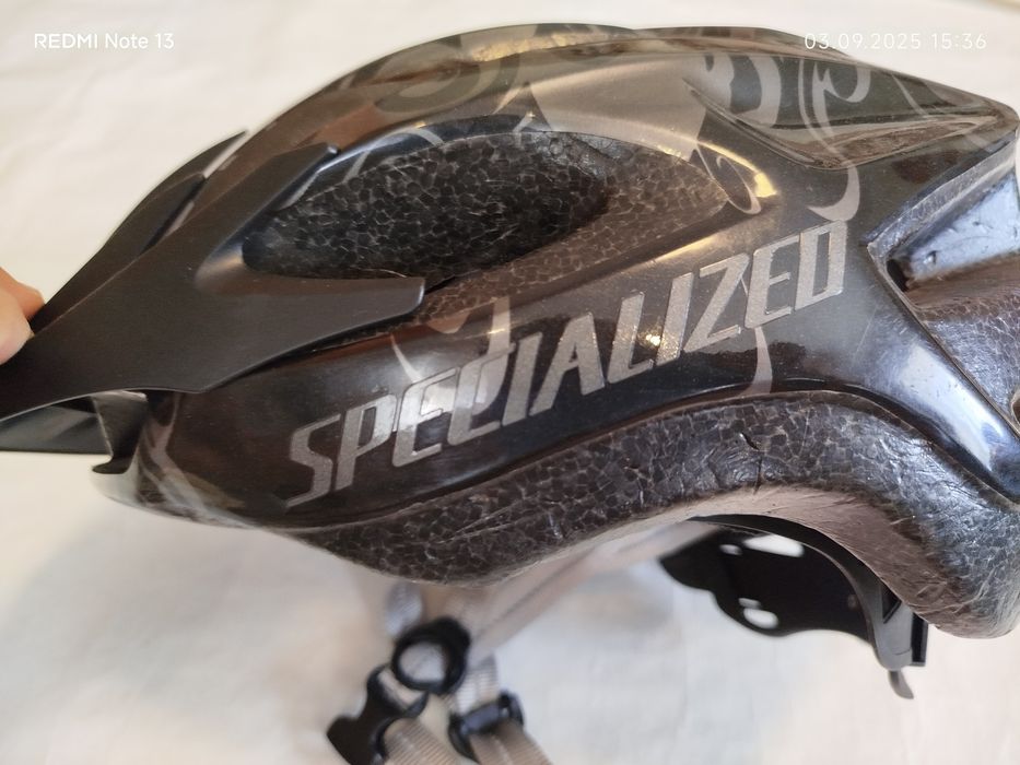 Велосипедный шлем марки Specialized