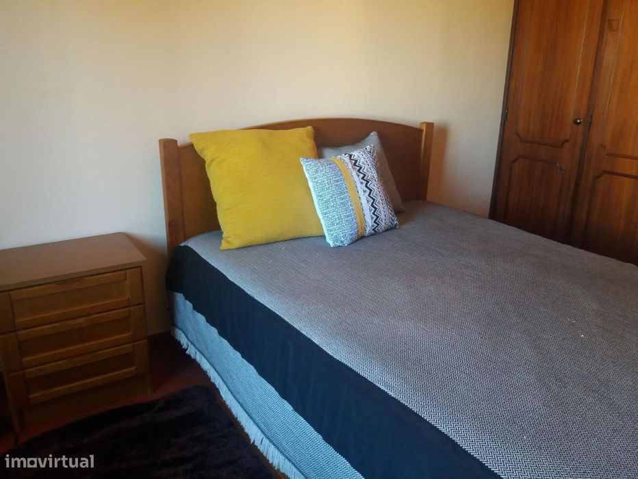 460989 - Quarto com cama de casal em...