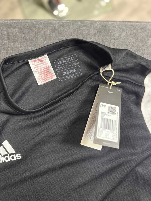 T-Shirt Adidas Sportowy czarny rozmiar. 164