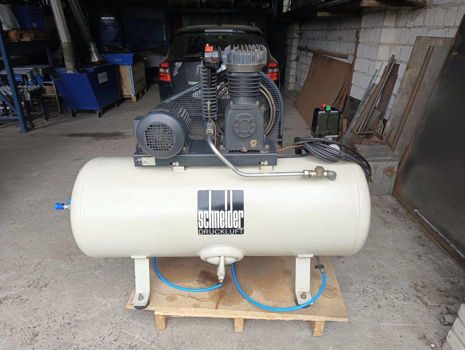 Kompresor sprężarka Schneider 4kW zbiornik 250l wydajność 650l/min.