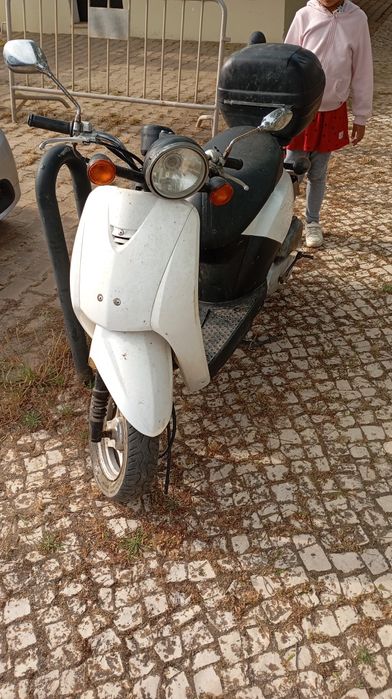 Vendo mota usada