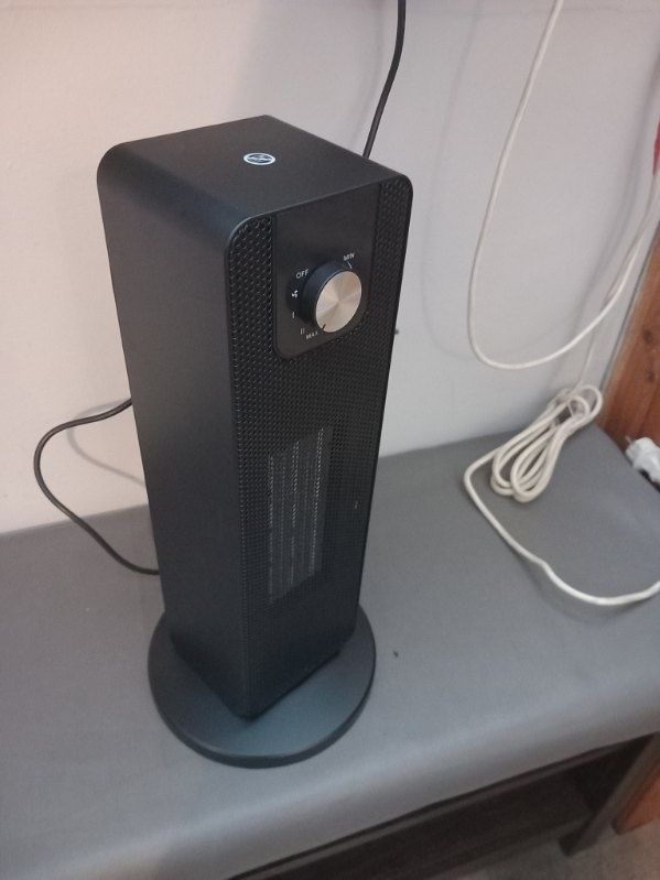 Czarny wentylator grzewczy 
TCP 2000W