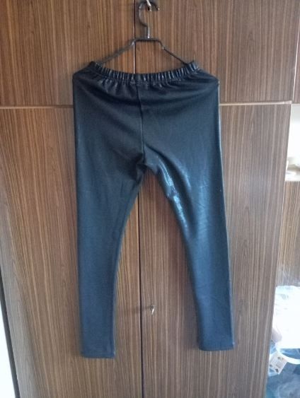 Sprzedam błyszczące legginsy