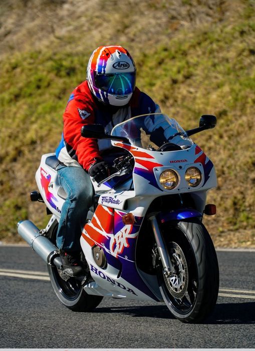 Honda cbr 400rr versão japonesa