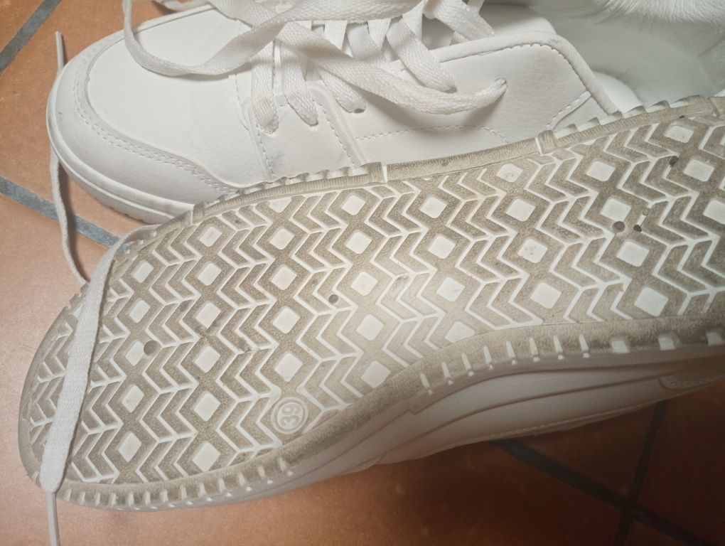 Buty sportowe damskie CCC Jenny bdb 39