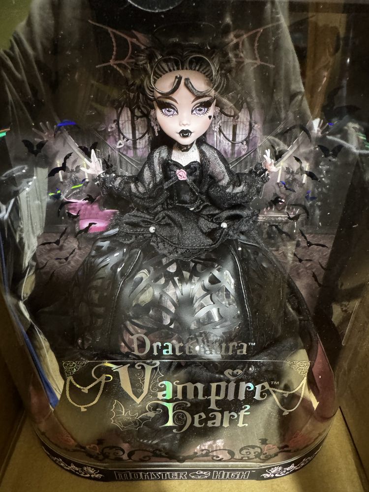 Monster high Draculaura Vampire heart