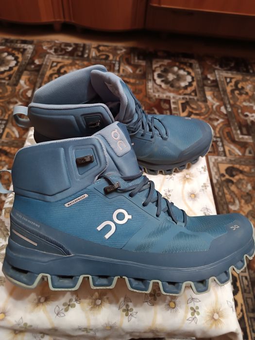 Продам мужские термоботинки waterproof On Cloud engineering