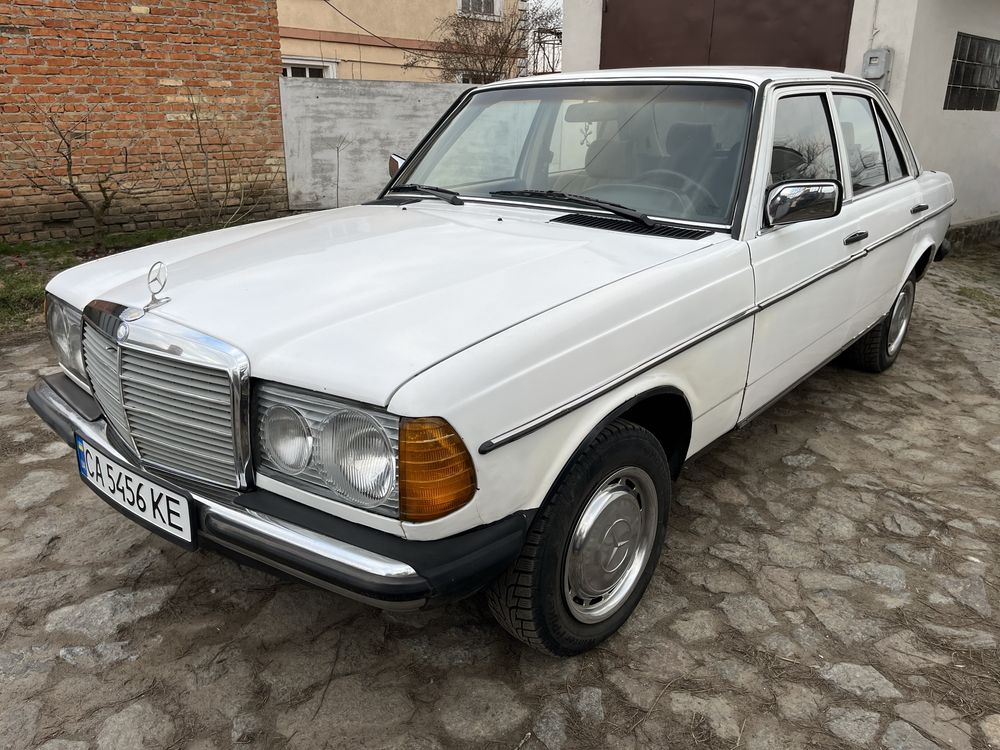 Mercedes Benz W123 2.4D OM616