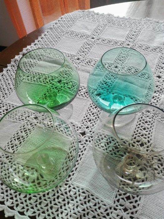 4 Copos Vidro Colorido com pé para Conhaque ou Brandy