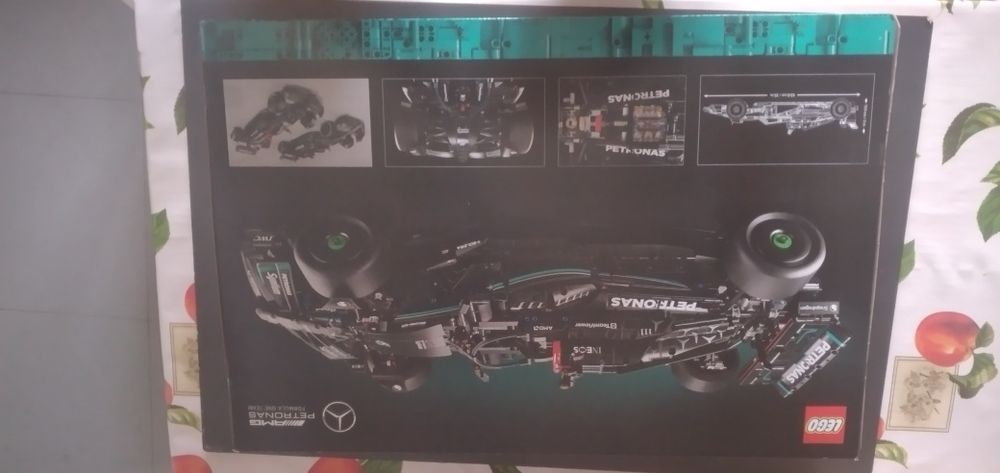 Lego Mercedes-AMG F1W14 e performance
