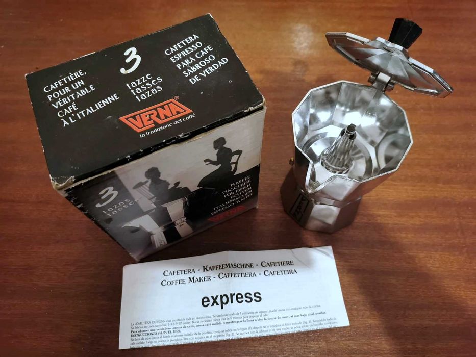 Cafeteira manual em alumínio - nova