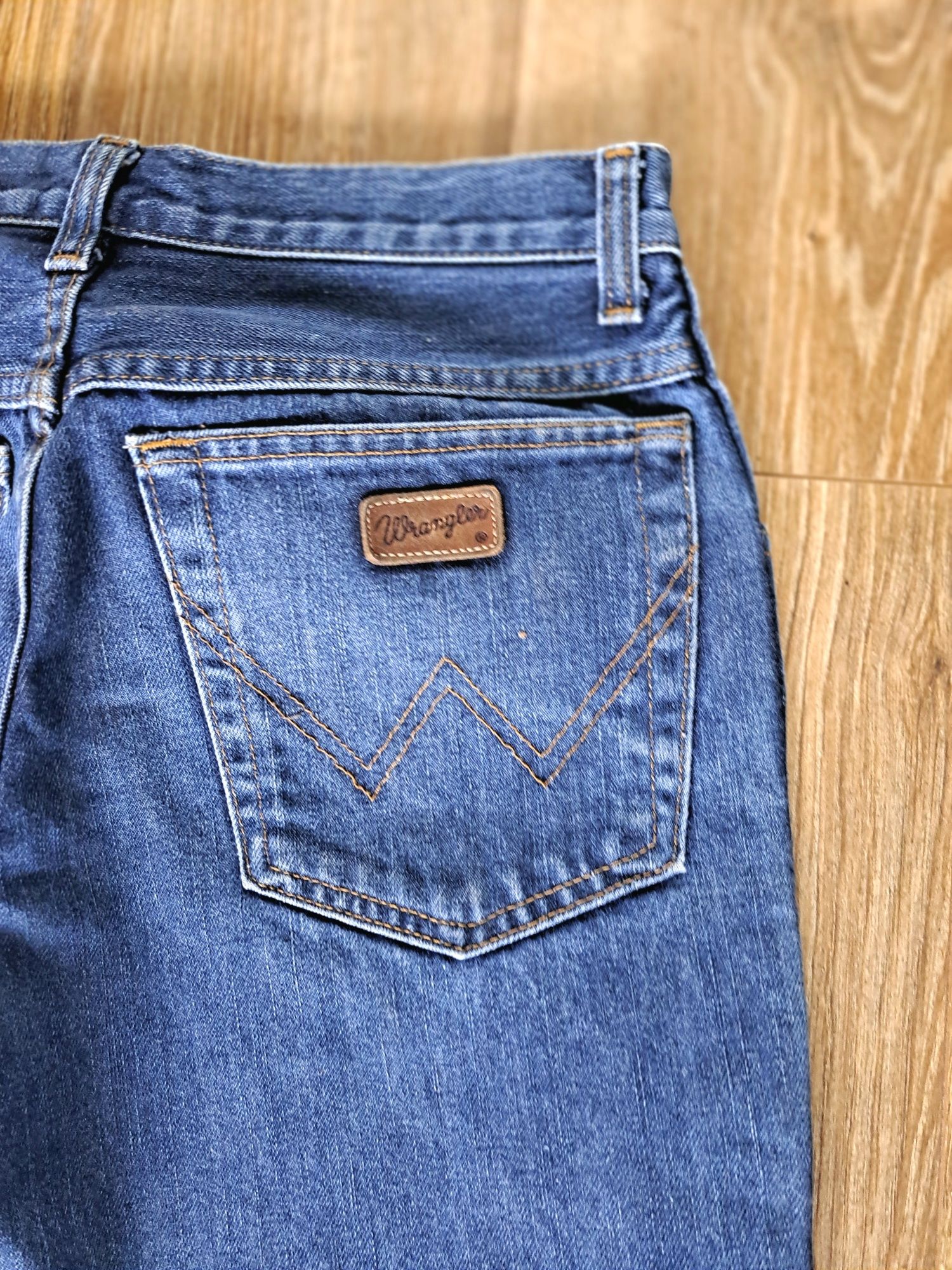 Sprzedam spodnie jeansy Wrangler-Unisex
