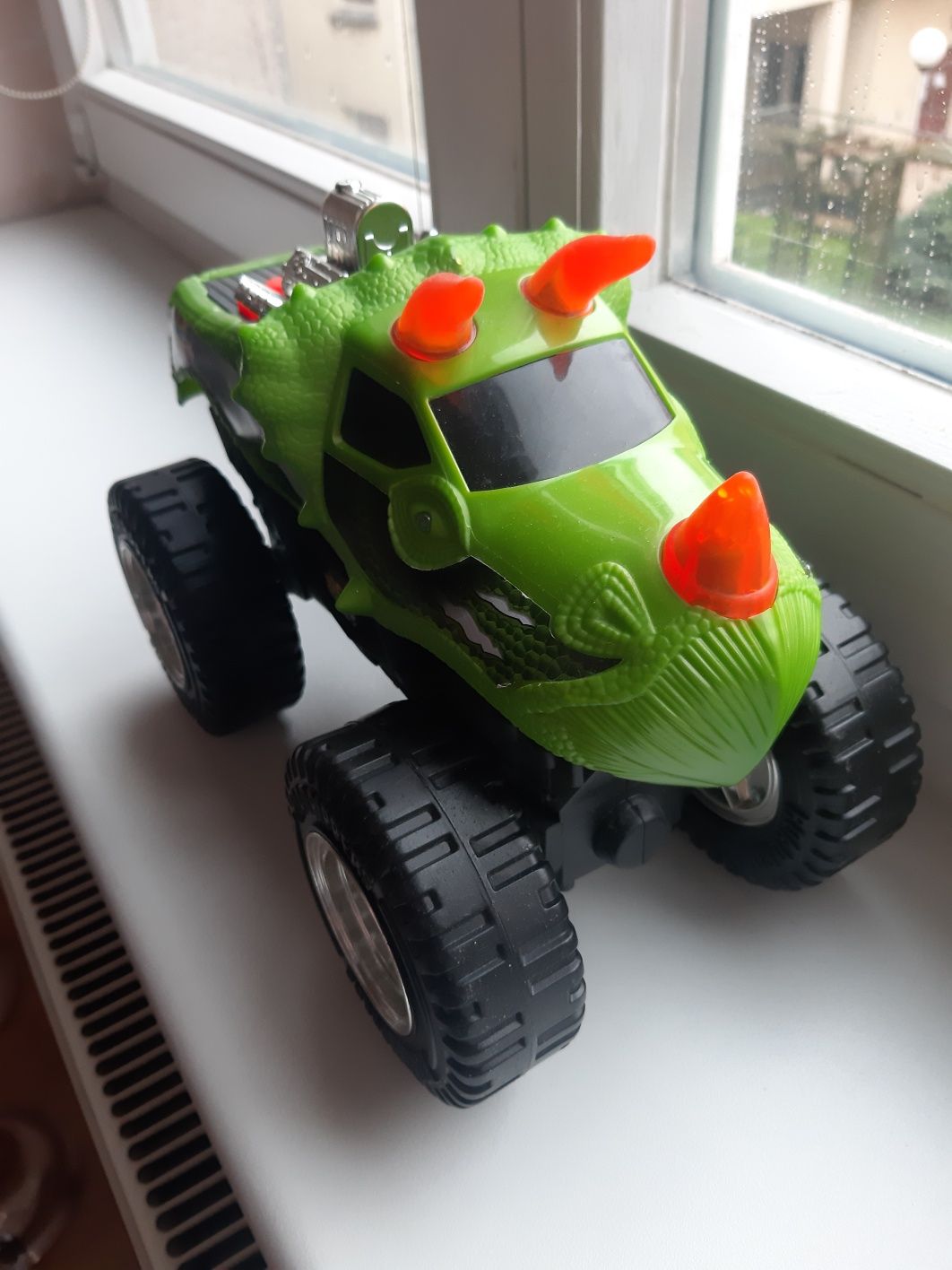 Auto dinozaur Triceratops Monster Jam Road Rippers