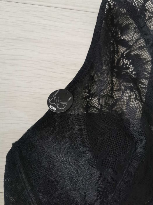 Nowy czarny biustonosz koronkowy 80 C