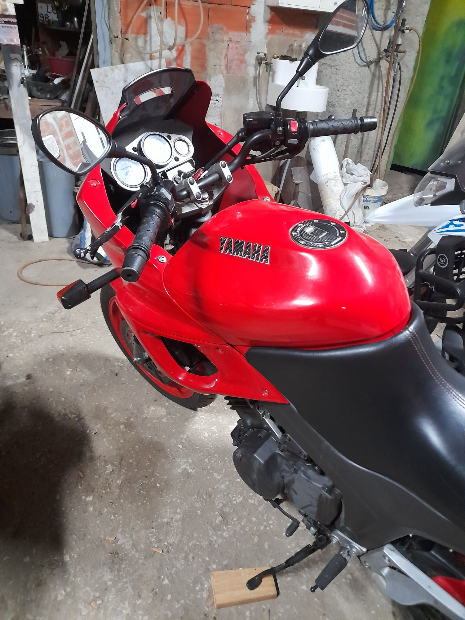 Yamaha TDM 850 3vd Isenta selo