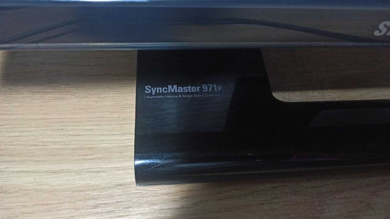 Монитор Samsung SyncMaster 971P