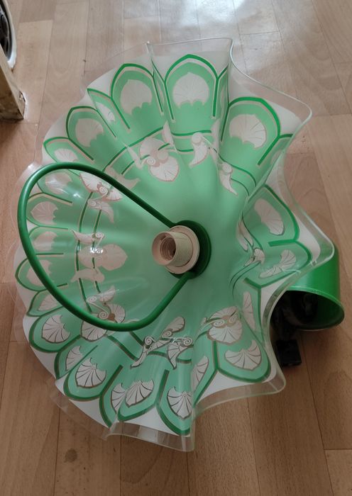 Зелена люстра для кухни