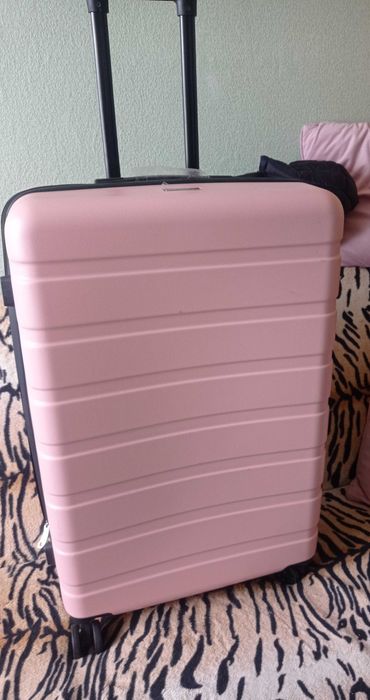 Nowa walizka na kółkach odbiór osobisty