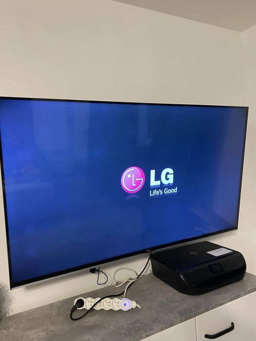 Telewizor LG 60 cali