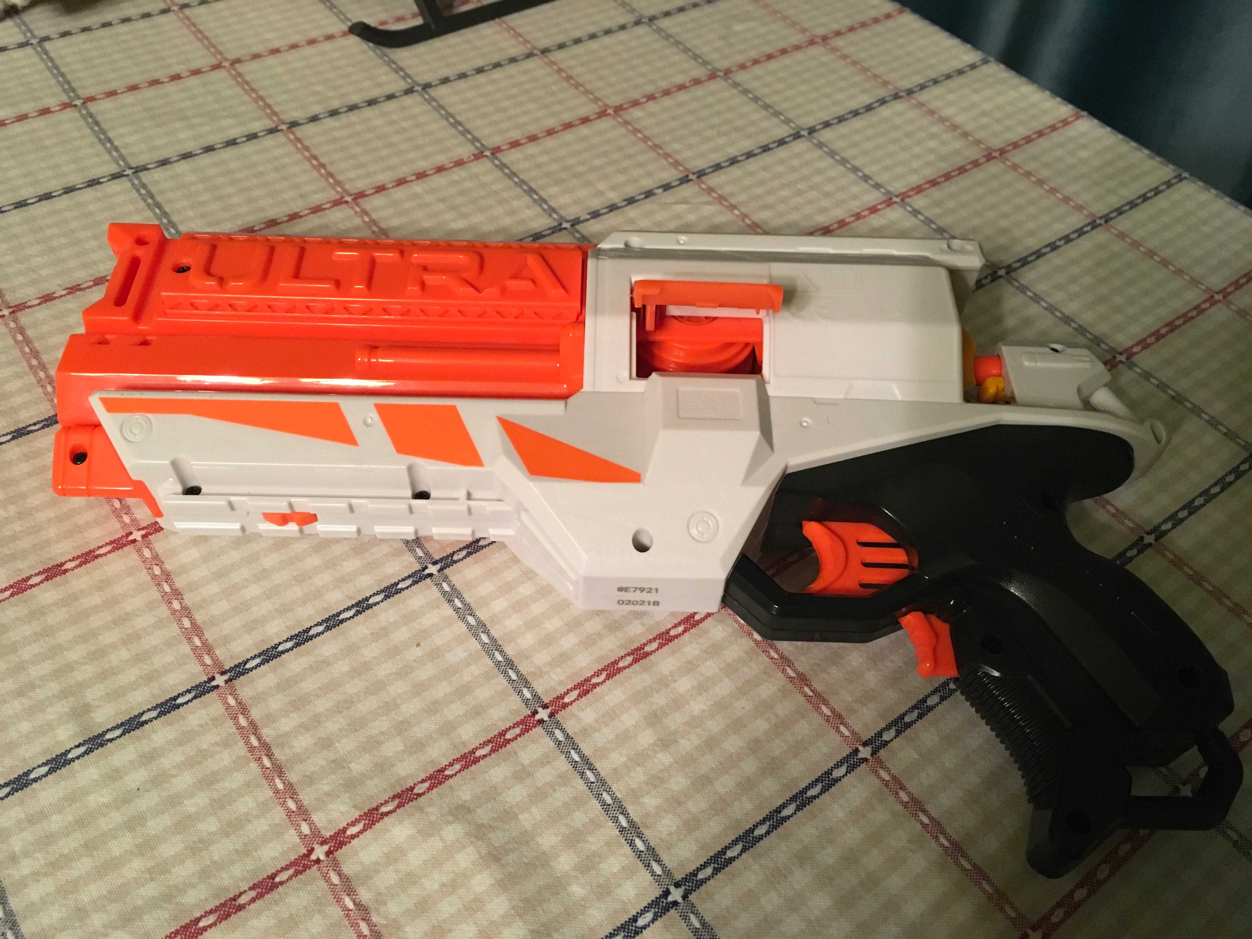 NERF ULTRA 2 Rewolwer z 5 strzałkami