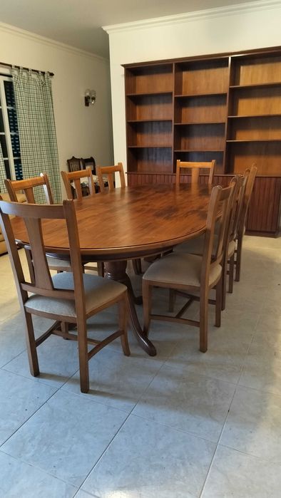 Mesa de sala e 8 cadeiras excelente estado conservação