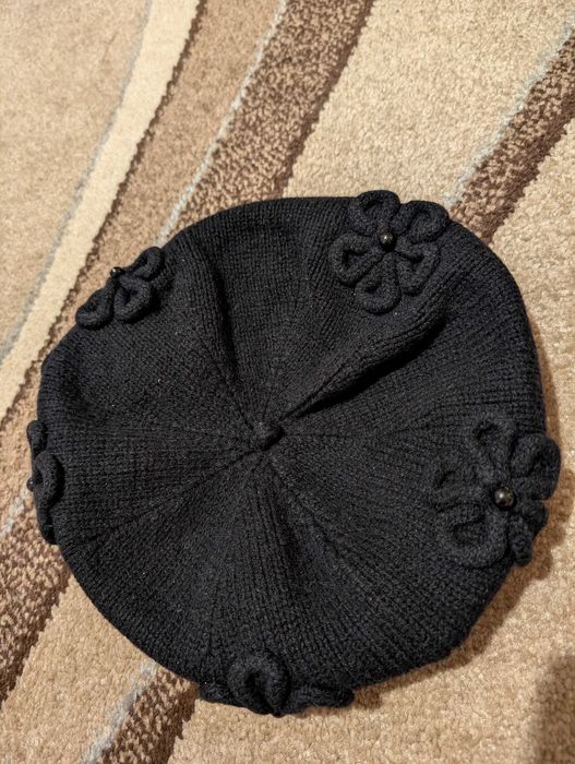 Берет з квітами неперевершена класика