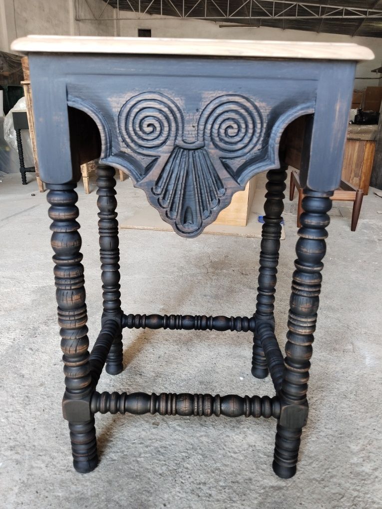 Mesa de cabeceira ou de apoio