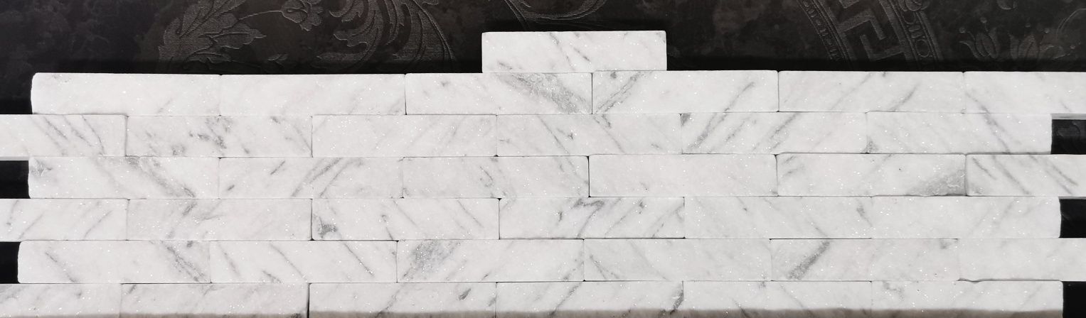 Włoski marmur dekor bianco di Carrara łupany 2 cm