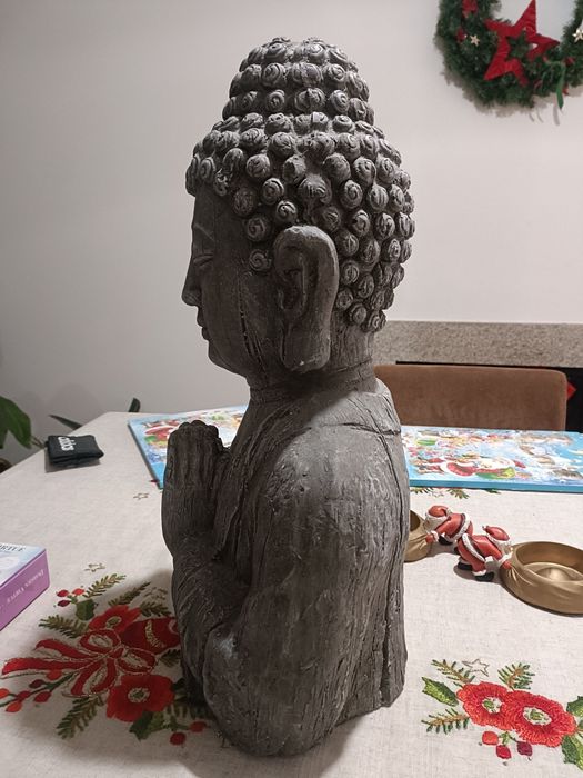 Figura de Buda com 49 cm de altura