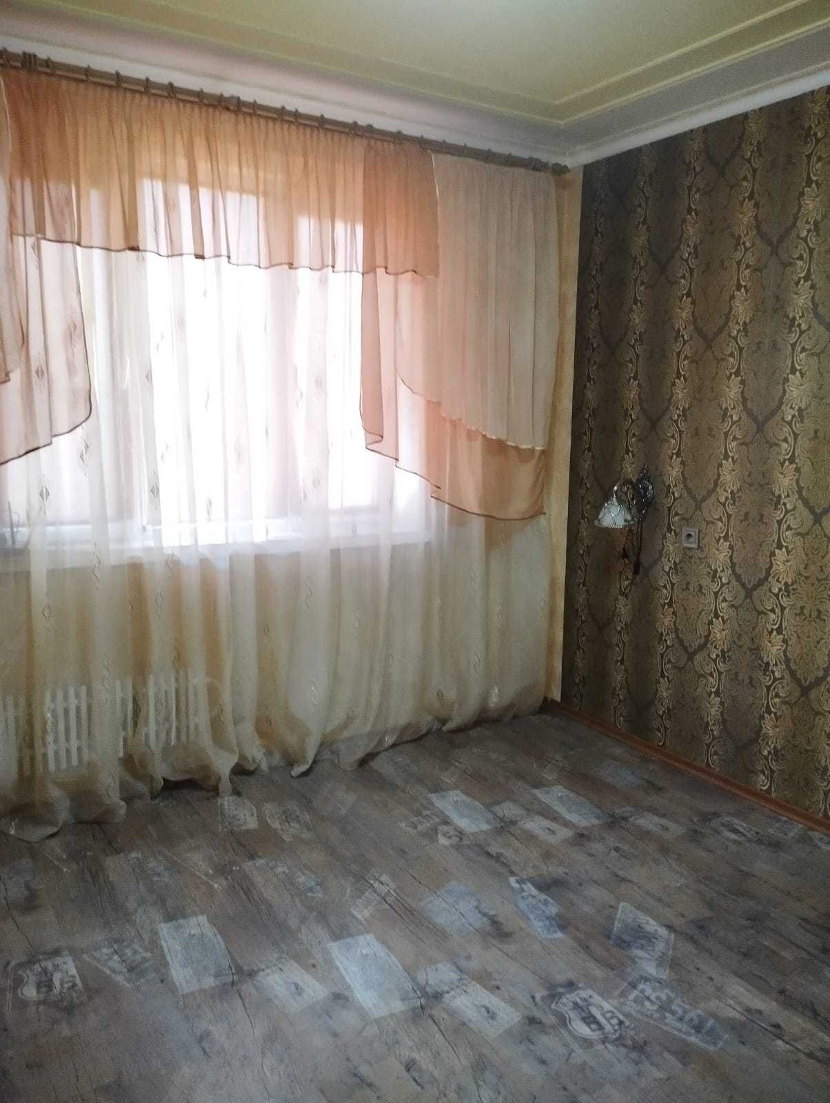 Продам двокімнатну квартиру, вулиця Роганська