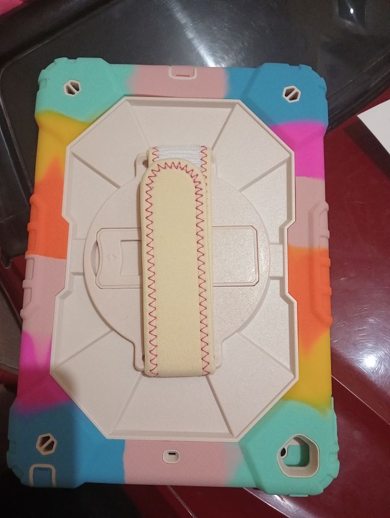Etui do ipada 10.2